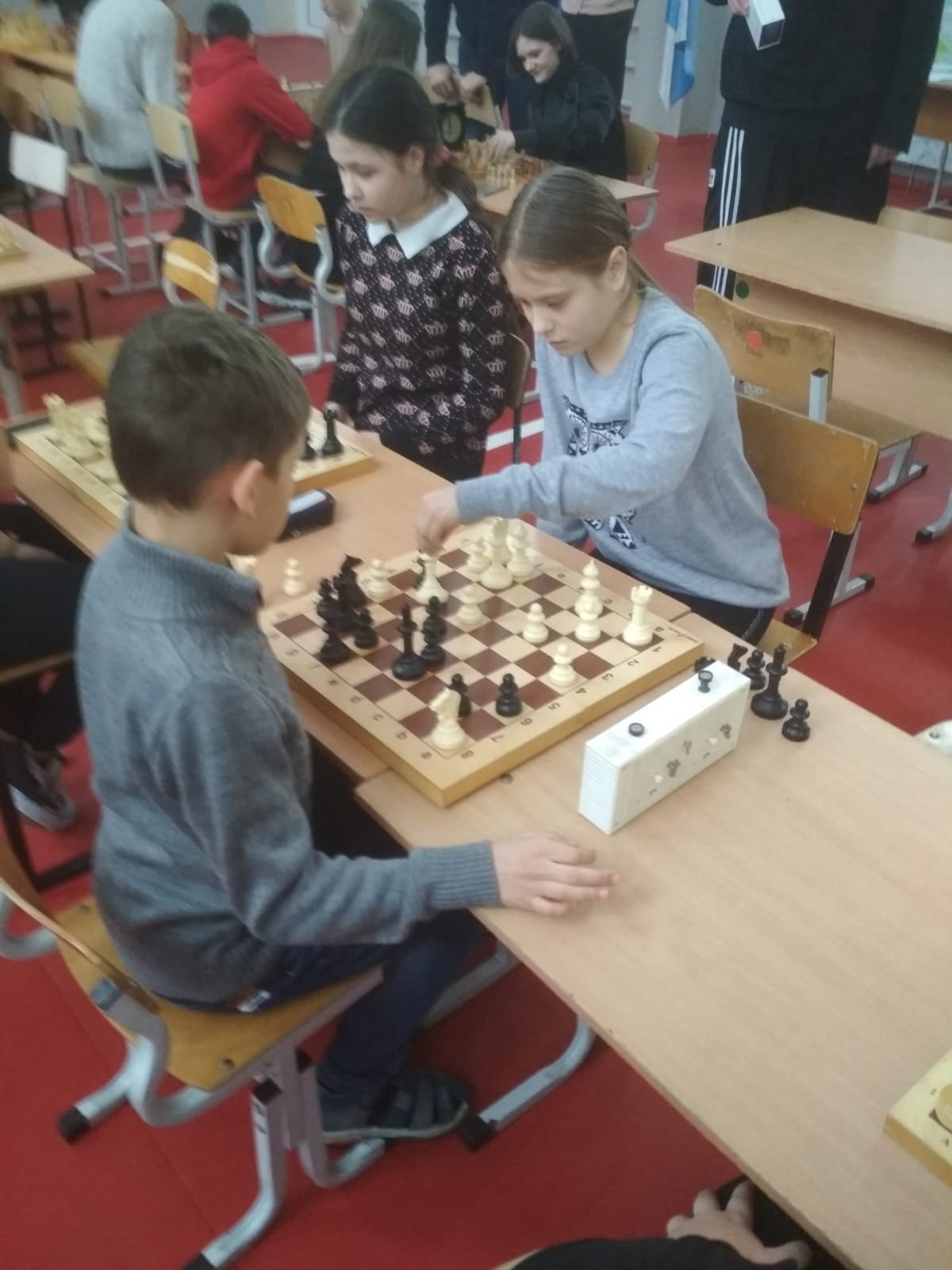 Соревнования по школьной шахматной лиге.